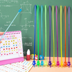 子供は棒の指の鞭の教師の専用のかわいいアイデアを読むことを指します。