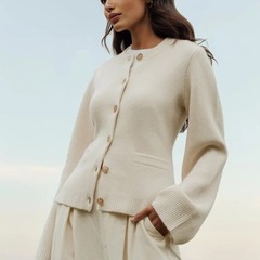 ヨーロッパとアメリカの貿易クロスボーダー独立ステーションセータージャケット女性のための春と秋の新しい柔らかくワックスのような怠惰なスタイルのニットカーディガン