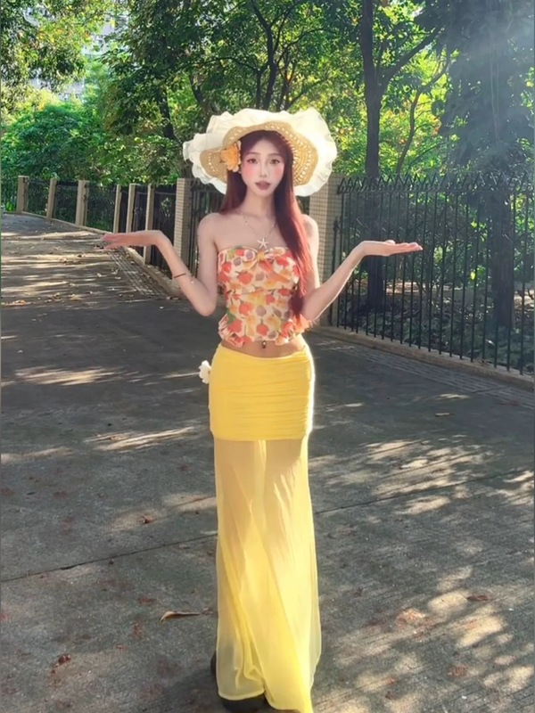 度假风套装女夏季多巴胺绝美气质黄色印花抹胸上衣网纱包臀半身裙|undefined