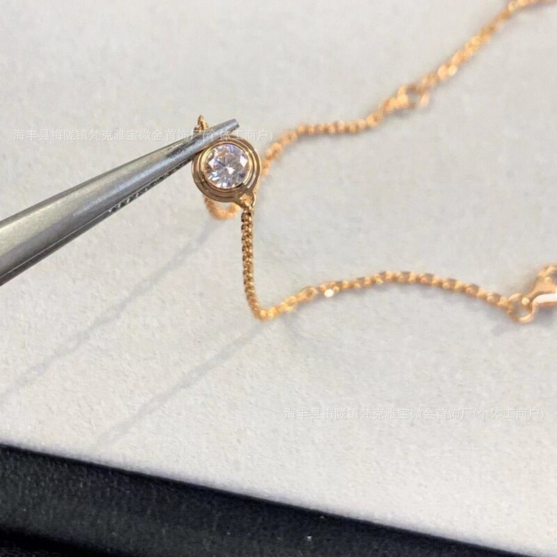High Version of Classic Flying Saucer Bubble Bracelet for Women V Gold Single Diamond Rose Gold Bracelet Seiko Fashion Simple Wholesale High Version of Classic Flying Saucer Bubble Bracelet for Women V Gold Single Diamond Rose Gold Bracelet Seiko Fashion Simple Wholesale