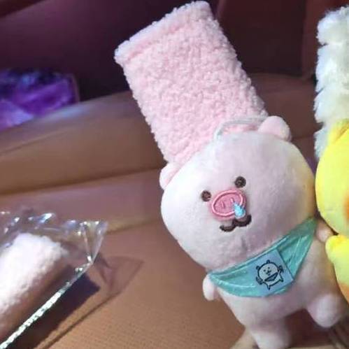 Car Seatbelt Plush Toy with Gray Wolf and Self-Deprecating Bear Design, Universal Shoulder Strap Plush Toy