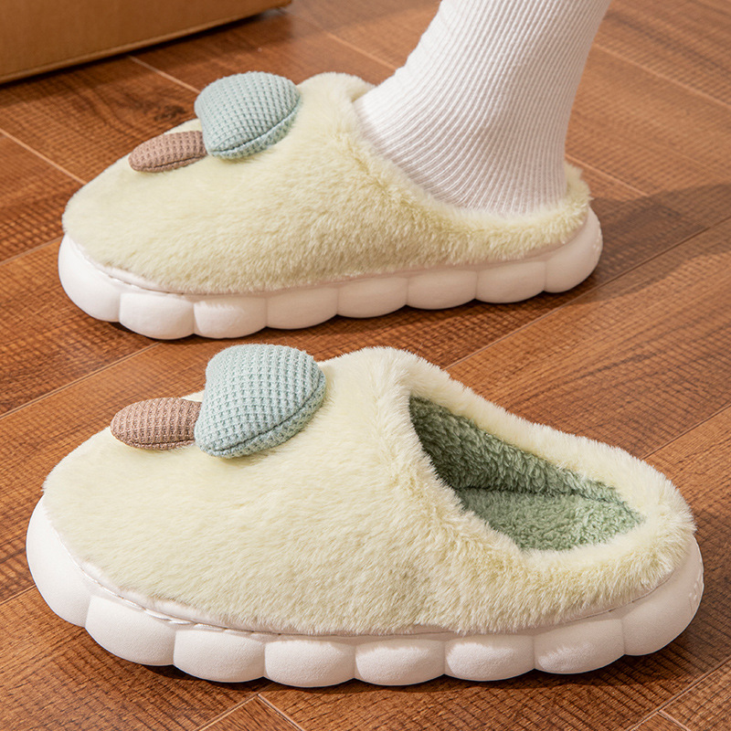 2025 otoño y invierno nuevas zapatillas de algodón dibujos animados lindos de cachemira calentamiento de fondo grueso antideslizante zapatos de algodón domésticos para mujeres