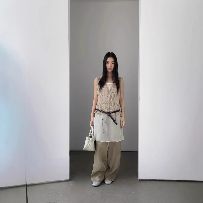 On Line Korean-Style Simple Sleeveless Vest Versatile Hollow-Out Crochet Diamond Pattern Buttoned Knitted Vest A66110 On Line Korean-Style Simple Sleeveless Vest Versatile Hollow-Out Crochet Diamond Pattern Buttoned Knitted Vest A66110