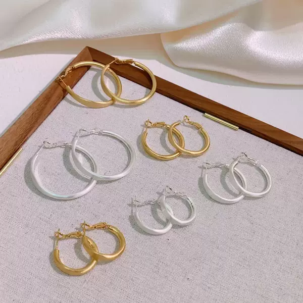 Copper Gold-Plated Classic Simple Large Hoop Matte Brushed Earrings for Women, New Trendy High-End Versatile Hoop Earrings