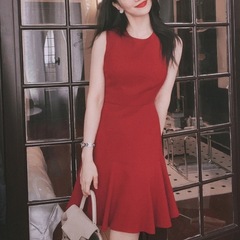 婚約したドレスは高級で贅沢な人たちが家に帰って乾杯服の花嫁2025の新しい高級感の赤いワンピース