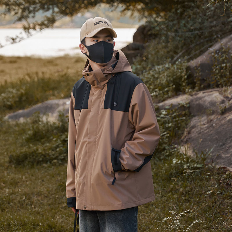 Hombres y mujeres tres en uno al aire libre desmontable a prueba de viento impermeable ropa de trabajo de montaña abrigo caliente logotipo impreso