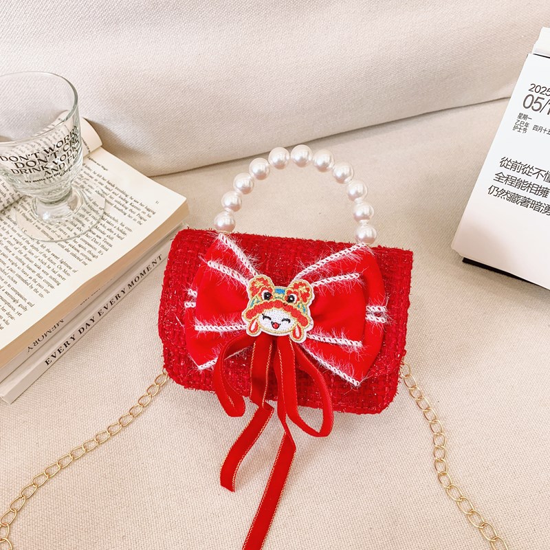 Pequeño viento rojo perfumado bolsos de Año Nuevo para niños y niñas lindos bolsos de perlas de arco 2025 nuevos bolsos de cadenas para niños