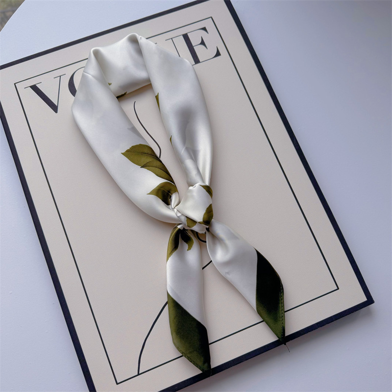 Primavera y verano nueva bufandas de impresión de letras de satén 70 × 70 bufandas de seda pequeñas bufandas cuadradas de alta calidad bufandas de estilo francés