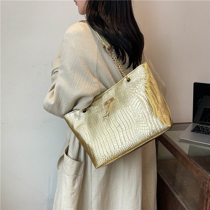 Krokodillemønster, lyst ansikt, 2024, ny mote, koreansk utgave, stor kapasitet, enkel håndholdt dameveske_voghion.com