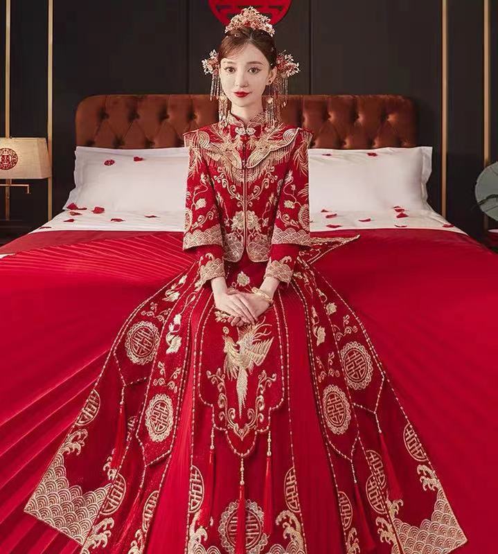  Long sleeve XiuHe bride and groom wedding couple costume show thin round collar thin Traditional Chinese style wedding dress