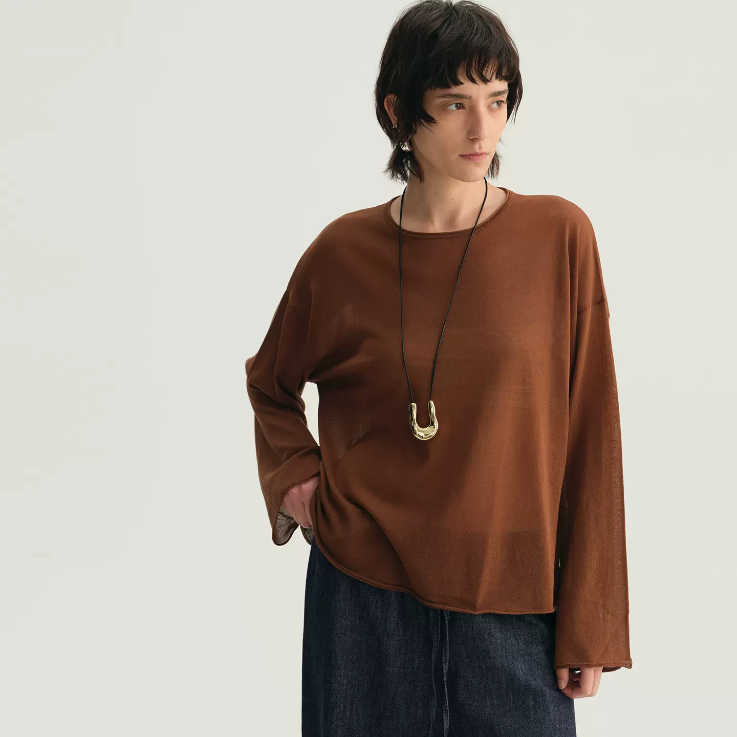 [本初]极简风三醋酸微透卷边廓形针织罩衫女宽松落肩圆领长袖T恤