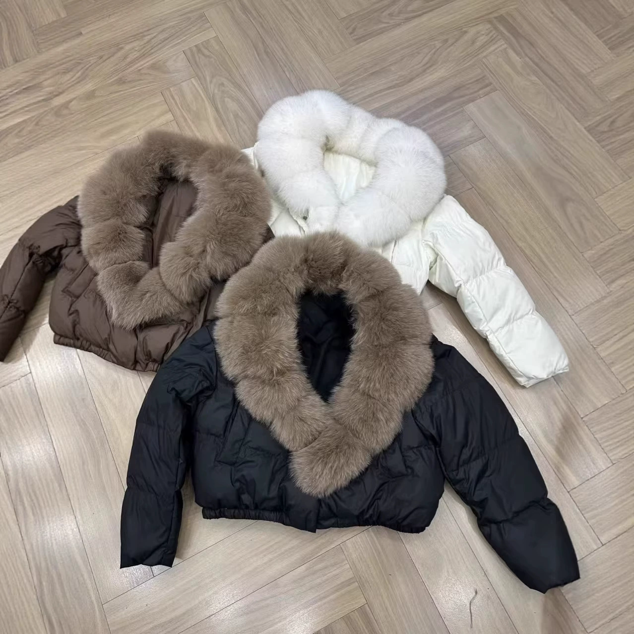 Зимняя женская короткая модная тёплая пуховая куртка с воротником из лисьего меха, больших размеров