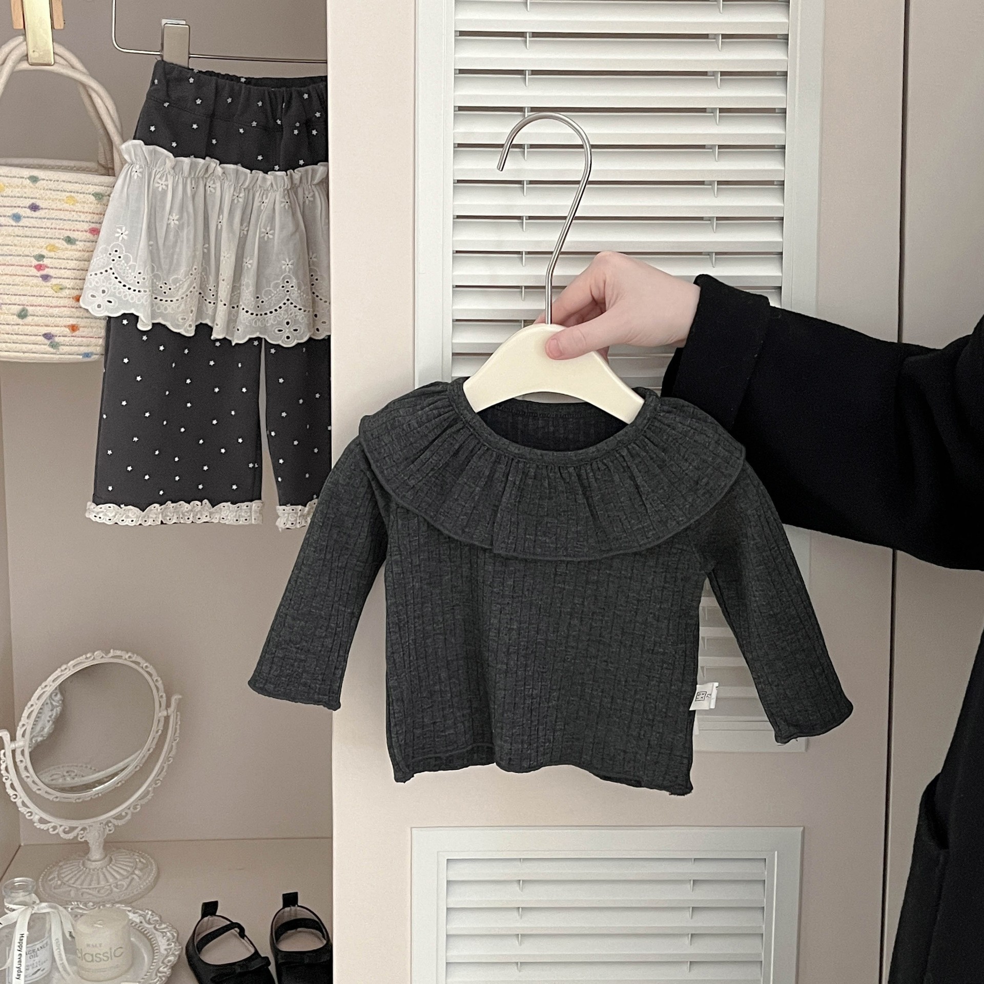 Sen niñez chaleco de punto primavera y otoño 2025 nuevo vestido de otoño para niños plegado chaleco de hombro