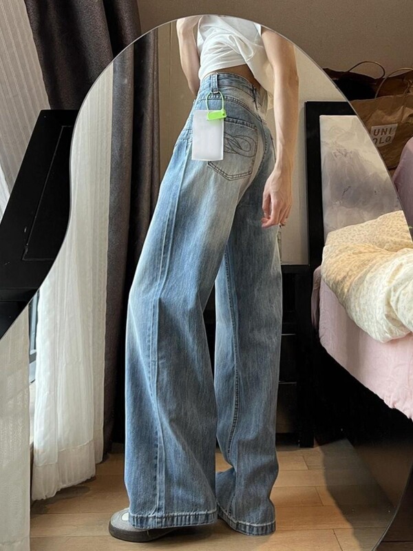 アメリカンスタイルのゆったりとした小柄な女性向けストレートデニムパンツ、デザイン性のあるウォッシュドブルー、ハイウエストで細見え効果のあるワイドレッグロングパンツ|undefined