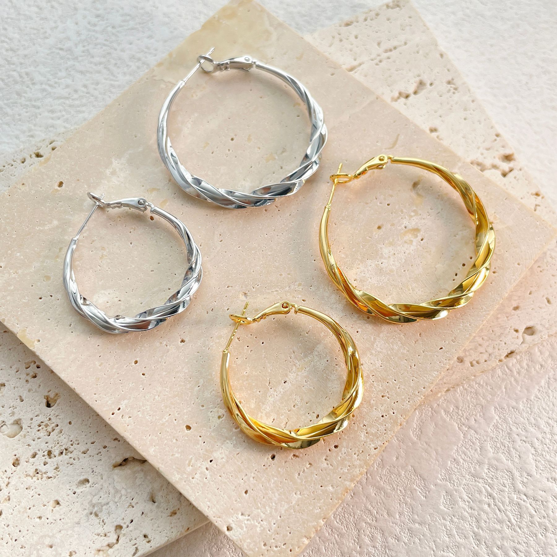 Versatile hoop earrings with a high-end feel, textured new popular simple hoop earrings for women, factory wholesale