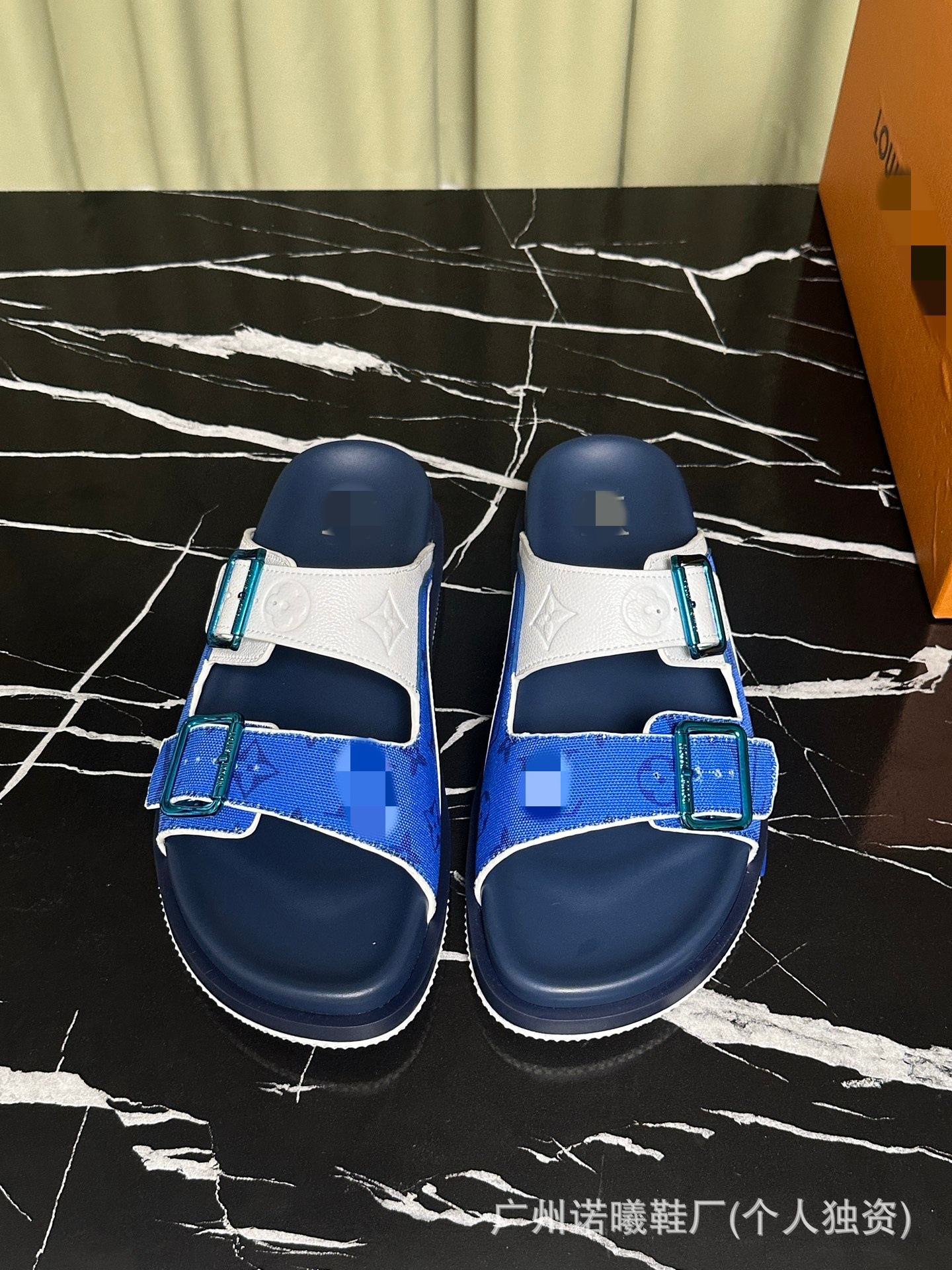 Zapatillas de moda para hombres con suela suave cómodas para usar zapatos de playa de cuero originales caja original de lujo marca de moda de doble cinturón de moda casual image 12