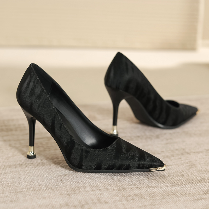 2024 New stiletto pointed PU solid color high heels women's work shoes women's widened plus size iron toe metal anti-kick