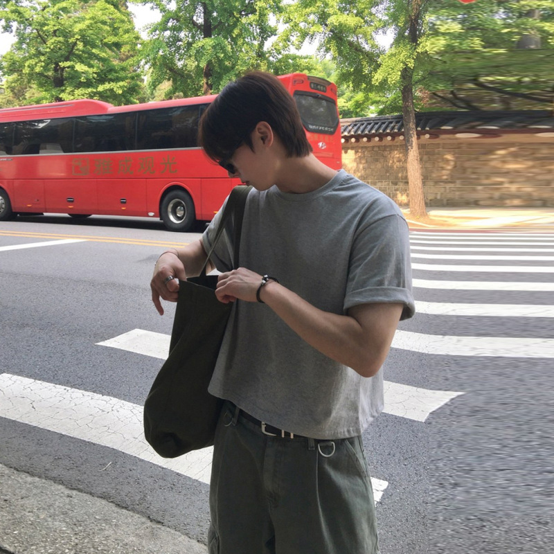 Gray Short-Sleeved Round-Neck T-Shirt for Men, Summer Boyfriend Style, Cool and Simple, Straight Shoulder, Loose Fit