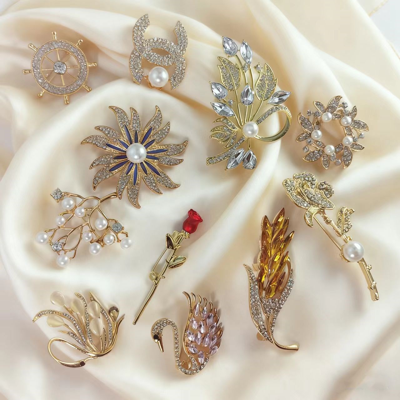 High-end Brooch Women's 2024 New Internet Celebrity Luxury Anti-running Pin Cute Japanese Ins Personalized All-match Accessories