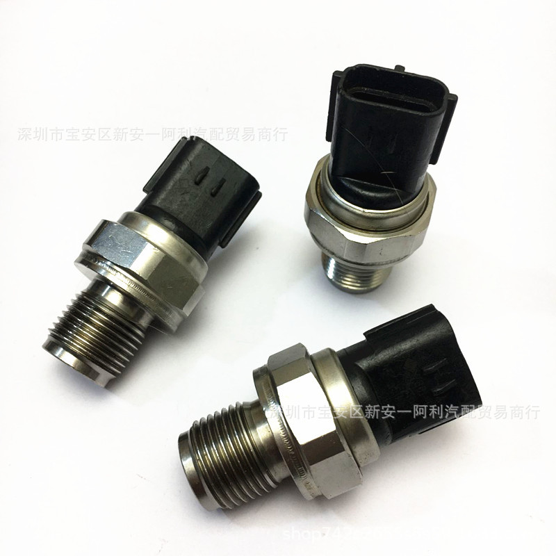 适用于小松挖掘机发动机配件高压传感器 7861-93-1811