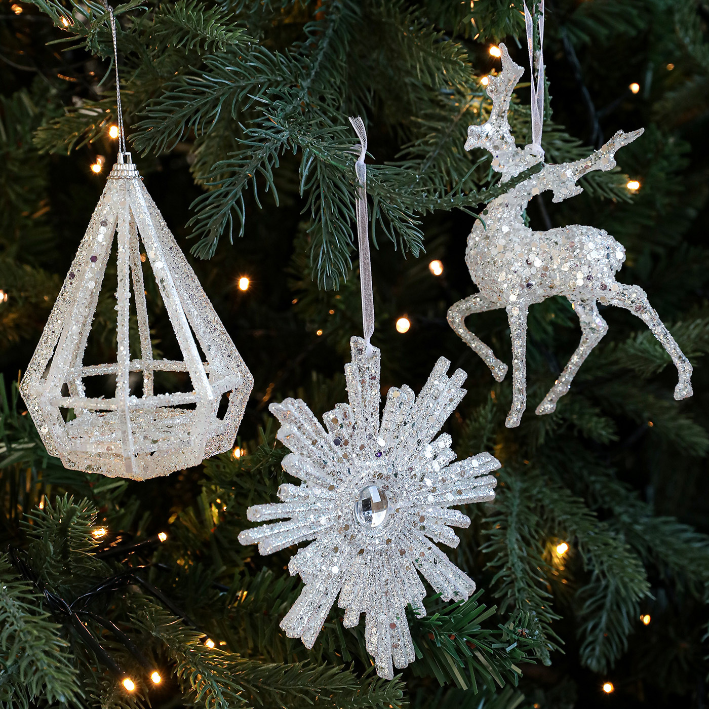 Colgante de polvo adhesivo de plástico transfronterizo campana de polvo blanco copo de nieve decoración colgante de árbol de Navidad colgante de lujo ligero en stock