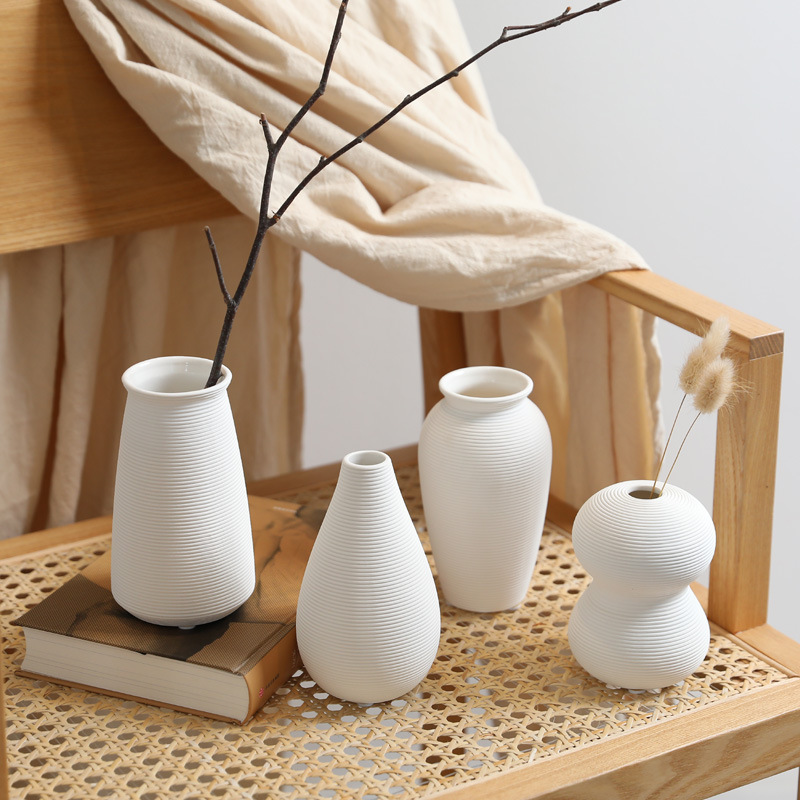 Florero de cerámica de alto valor estilo ins pequeños adornos sala de estar mesa de comedor arreglos florales decoraciones para el hogar flores secas decoración suave