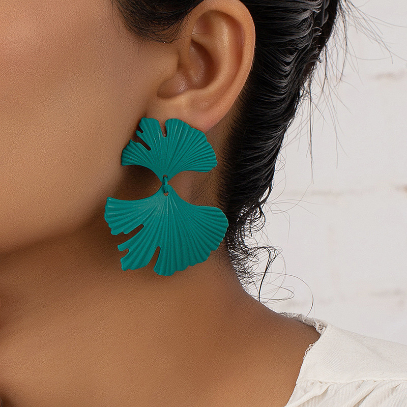 New Style Spray Paint Green Ginkgo Leaf Earrings display picture 2