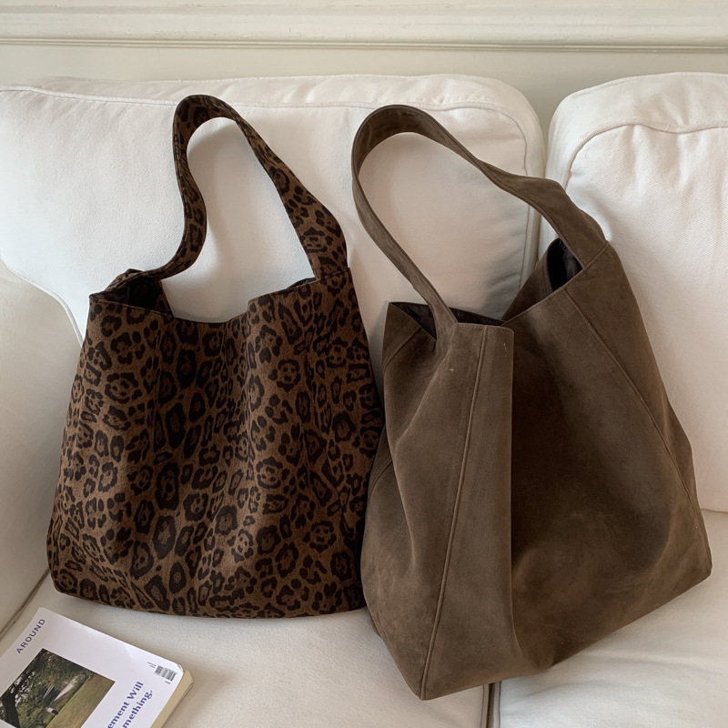 202 Early Autumn New Niche Design Shoulder Bag Woolen Fabric Tote Bag Trendyy Stylish Simple Women's Bag