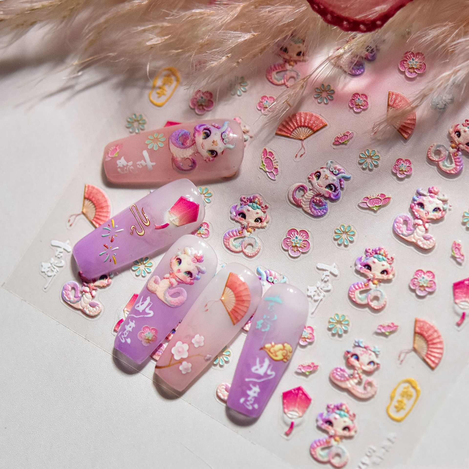 Manicure nuevo pegatinas en relieve en la explosión japonesa pegatinas de uñas para niños Rui Serpente Chengxiang pegatinas de uñas al por mayor
