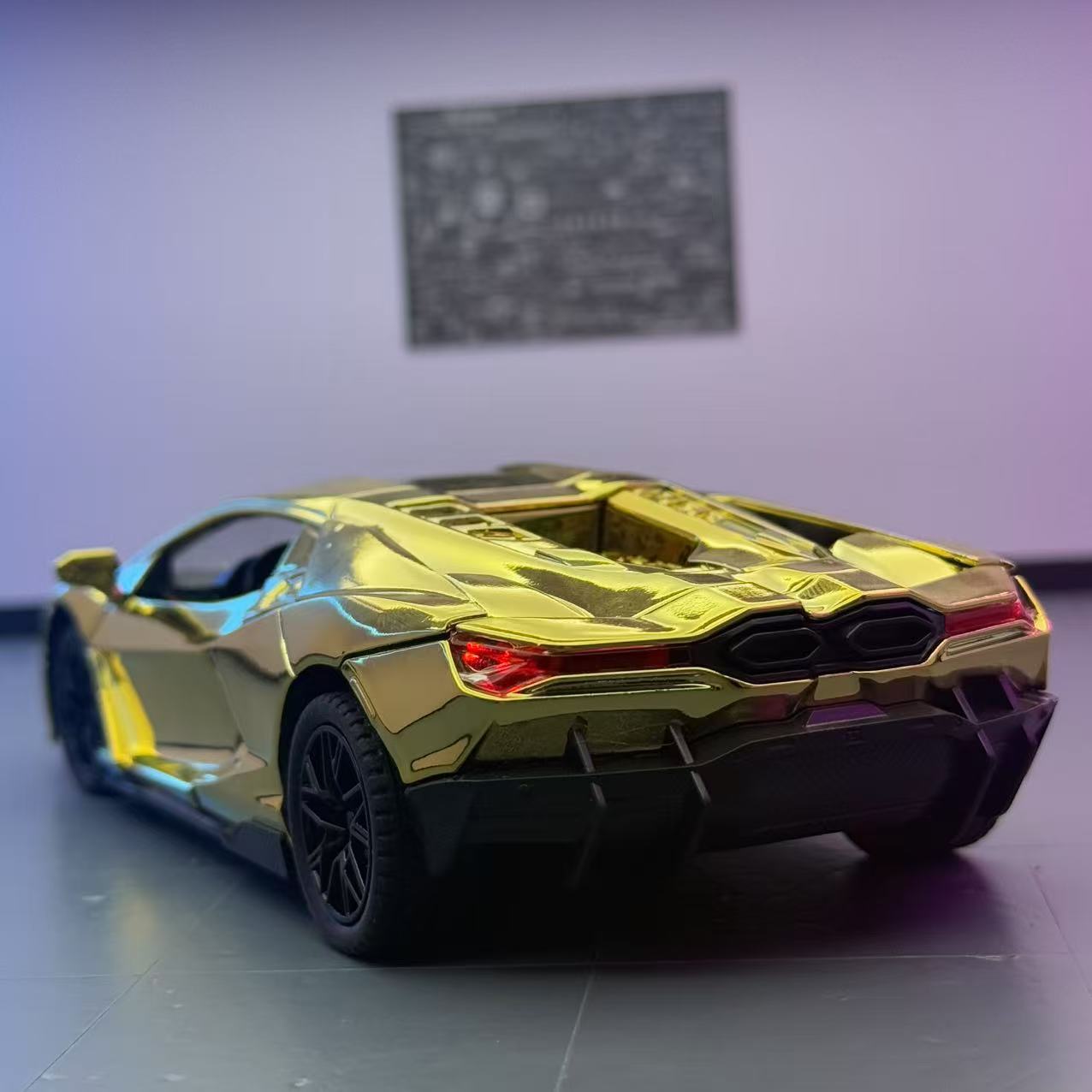 Xin'ao Car Model 1:24 Rambo New Big Bull Versión de galvanoplastia de aleación Coche deportivo Modelo de efecto de sonido Adornos de juguete de retorno