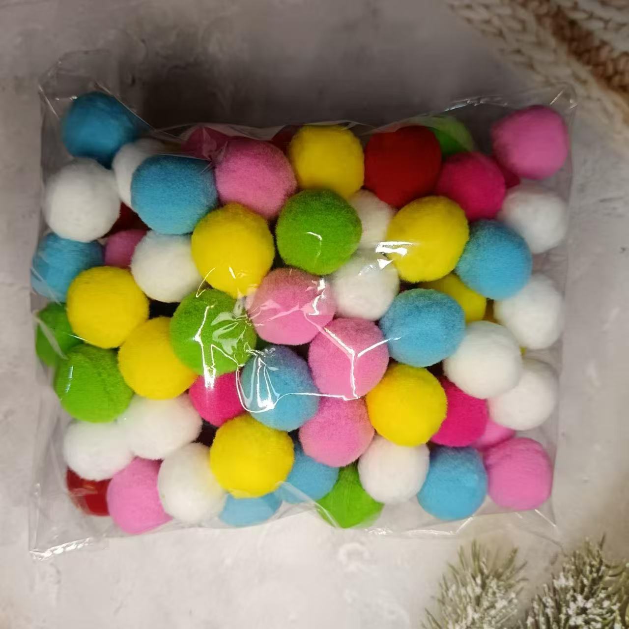 100 bolas de pelúcia