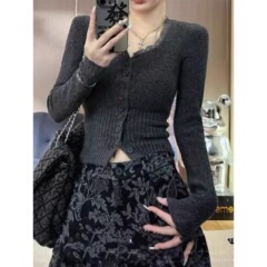 灰色v领蕾丝内搭打底衫女秋季2025新款针织衫短款上衣设计感小众