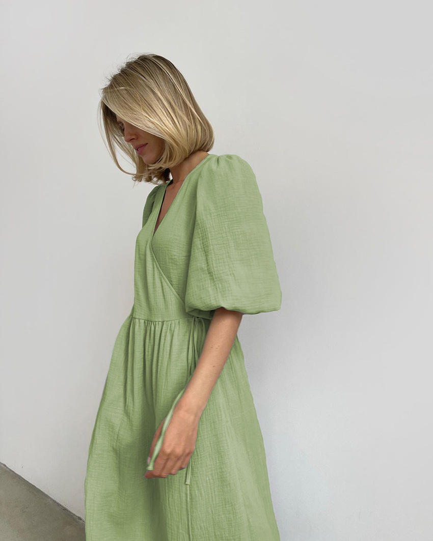Frau Normales Kleid Einfacher Stil V-Ausschnitt Reißverschluss Kurzarm Einfarbig Midi-Kleid Ferien display picture 1