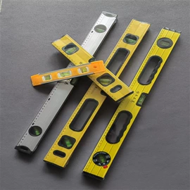 水平尺;剥线钳;电焊机