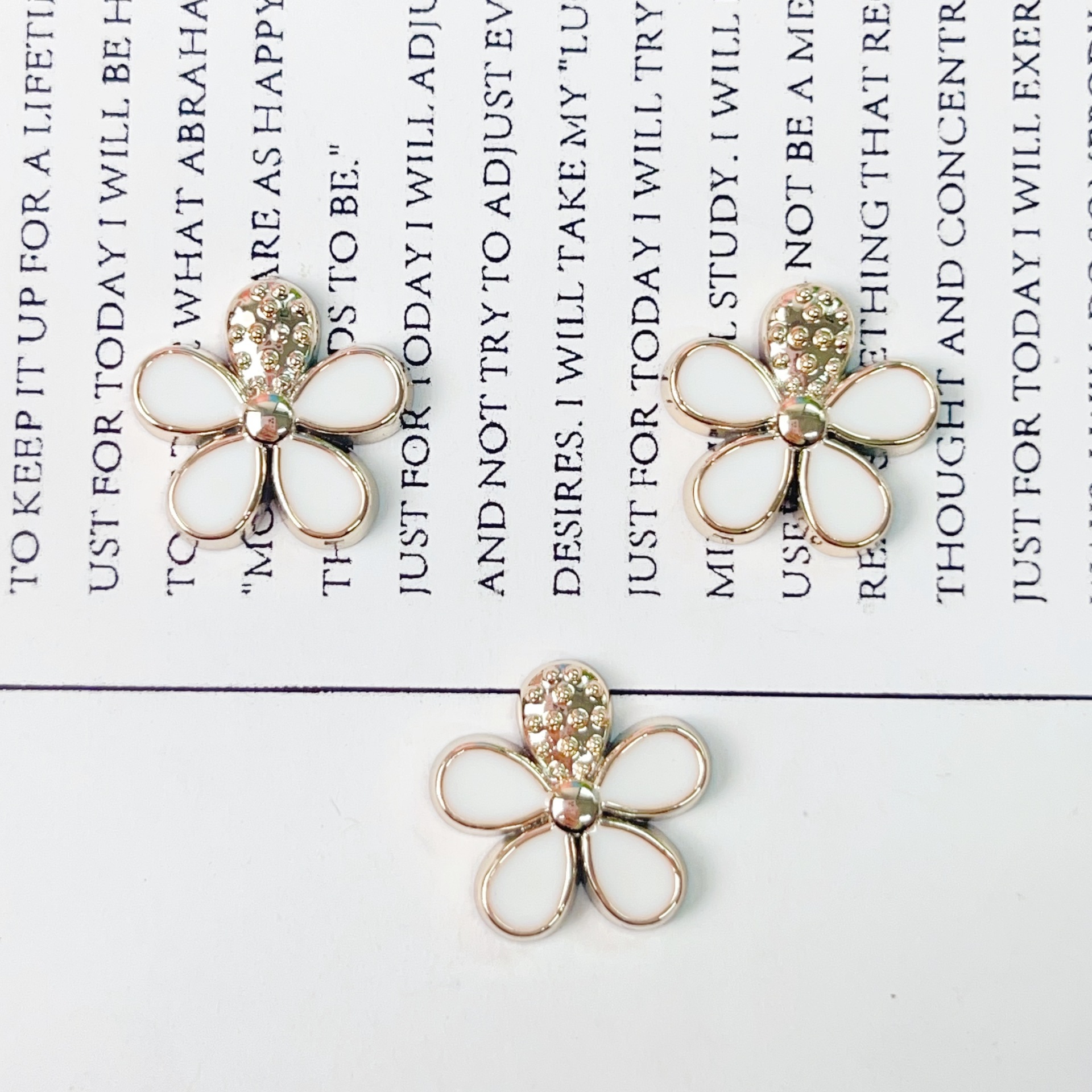 Corea del sur fragancia goteo de aceite camellia amor diy accesorios de joyería caja de teléfono móvil bolsas de zapatos material de parche de hebilla