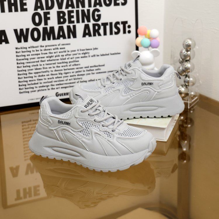 Trendy White Sneakers 2024 Summer New Breathable Soft Sole Running High-End Dad Shoes For Women_vogvips.com