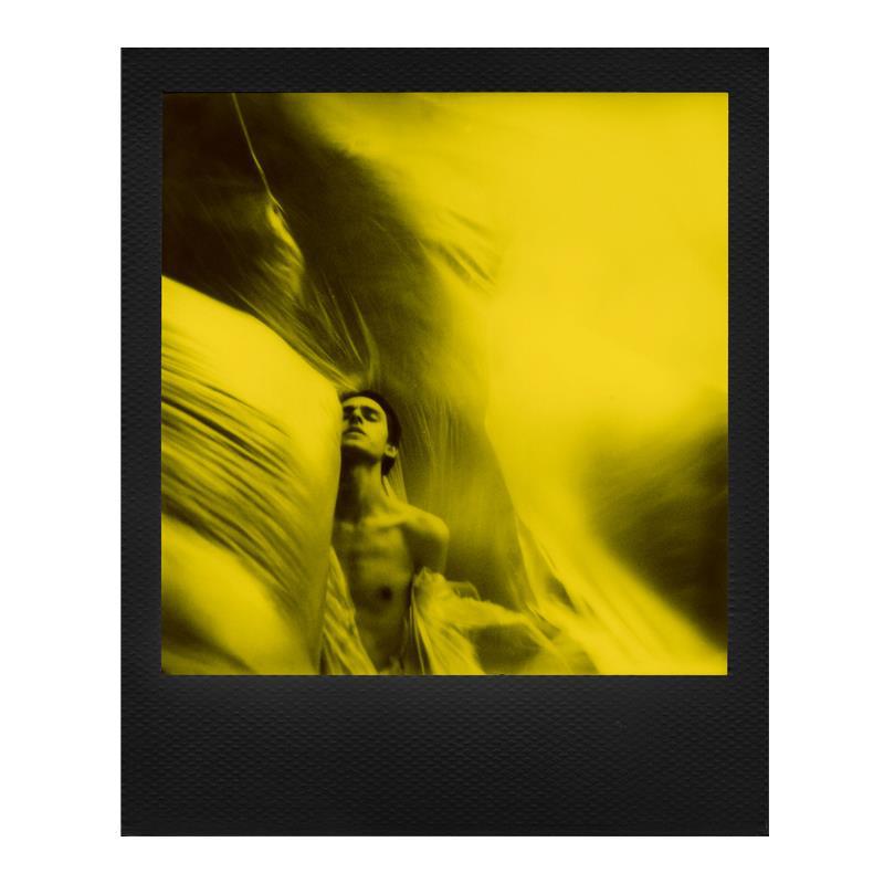 Polaroid 600 Black and yellow photo paper YELLOW Duochrome 8 monochrome sheets 21 year 06 month Spot in flash