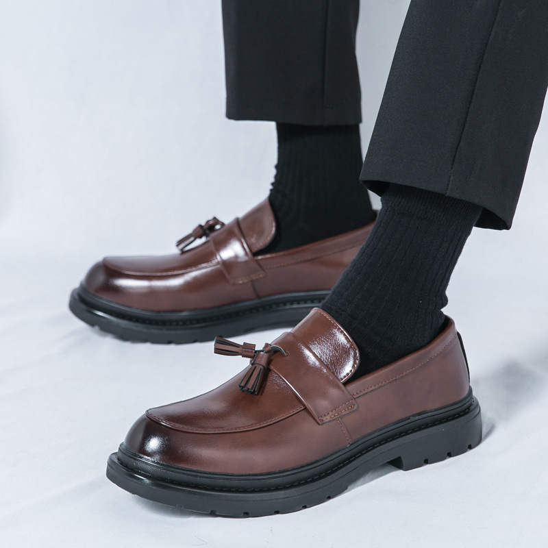 Zapatos de negocios transfronterizos de comercio exterior para hombres con borlas, zapatos de música 2025 primavera y otoño nuevos zapatos de cuero casuales de un solo pedal para hombres