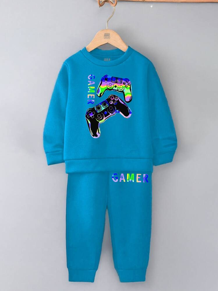 레이크 블루 라운드 넥 스웨트셔츠 + 블랙 팬츠