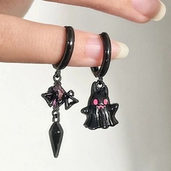 小紅の本の同じタイプの小さい幽霊のイヤリングの小さい大衆の設計の甘いクールな風の非対称のかわいい鬼の顔のイヤリングの黒い耳飾り