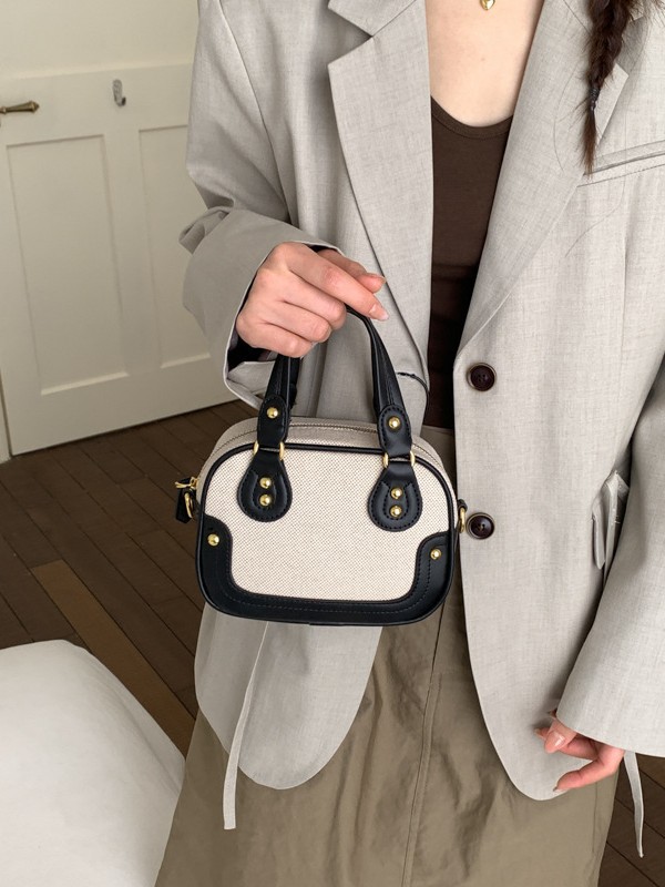 Hot sale nuevo lienzo empalme color contraste bolos portátiles de textura alta pequeña parte coreana nicho mochila de hombro