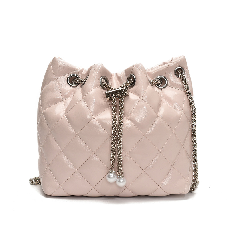 Bolso de cadena de diamantes para mujer 2025 nuevo bolso de cubo de nicho de sentido de alta gama salvaje bolso de mensajero de hombro popular de verano