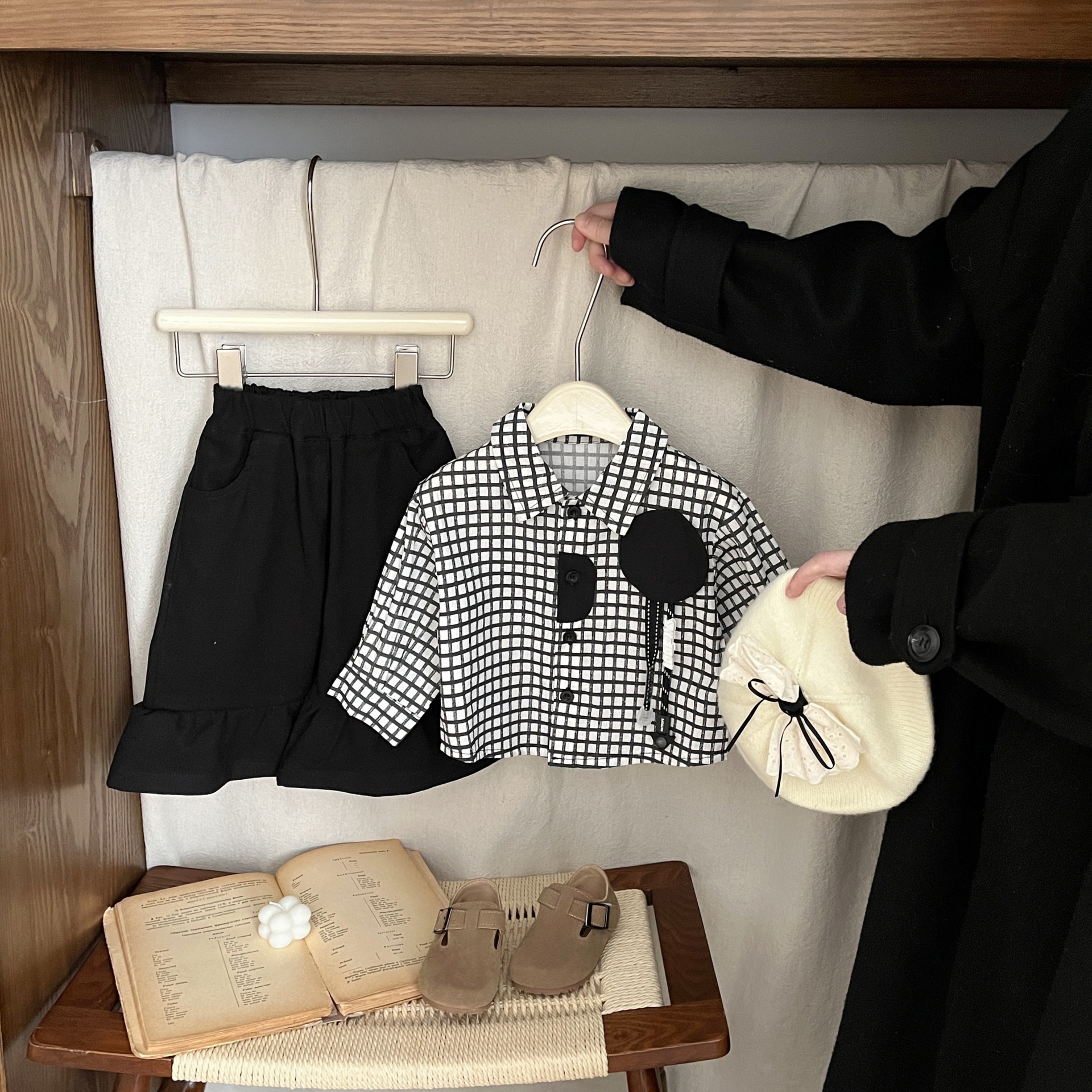 女童韩系春季衬衣新款婴儿衣服复古格子纯色衬衫休闲百搭外套春装
