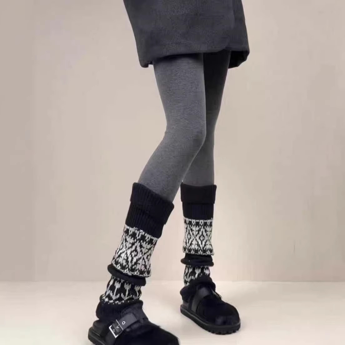 Otoño y invierno de lana de punto calcetines calientes para mujeres gris pantorrilla pila piernas calcetines de leche dulce blancas flanged