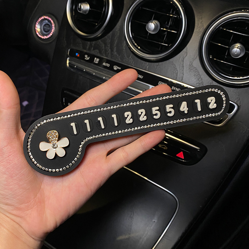 Placa de estacionamiento temporal montada en el automóvil Placa de número Decoración del automóvil Creativa Tarjeta de movimiento del automóvil Tarjeta de teléfono Coche de dama encantadora