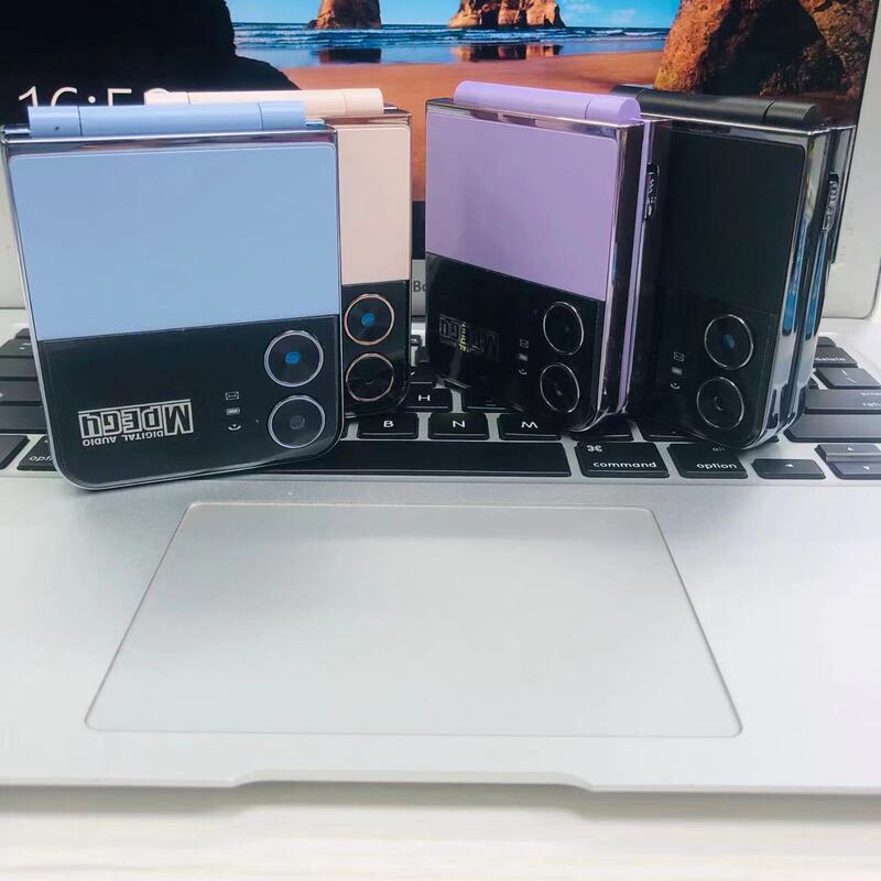 Four Card and Four Stands Fashion New 180 ° Button Foldableing Long Standby Elderly Mobile Phone Cross-border Dropshipping