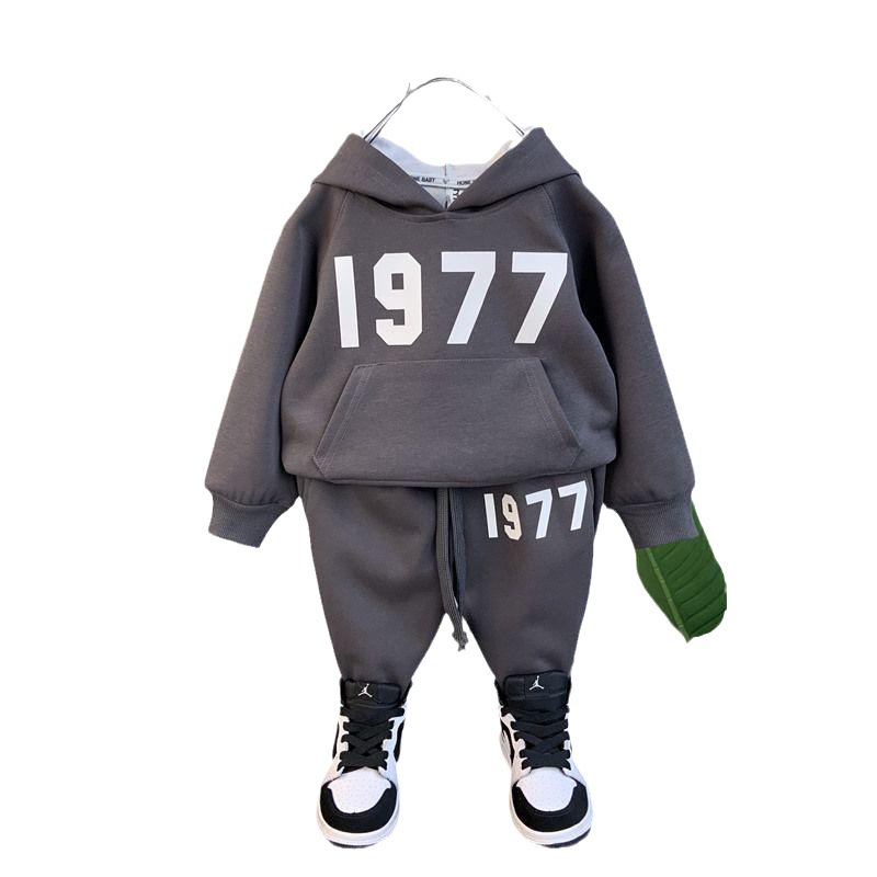 Koreanische Ausgabe für Kinder, hübsches, modisches, bequemes Kapuzenpullover-Set für Frühling und Herbst 2023, neue Mode von 1977_voghion.com