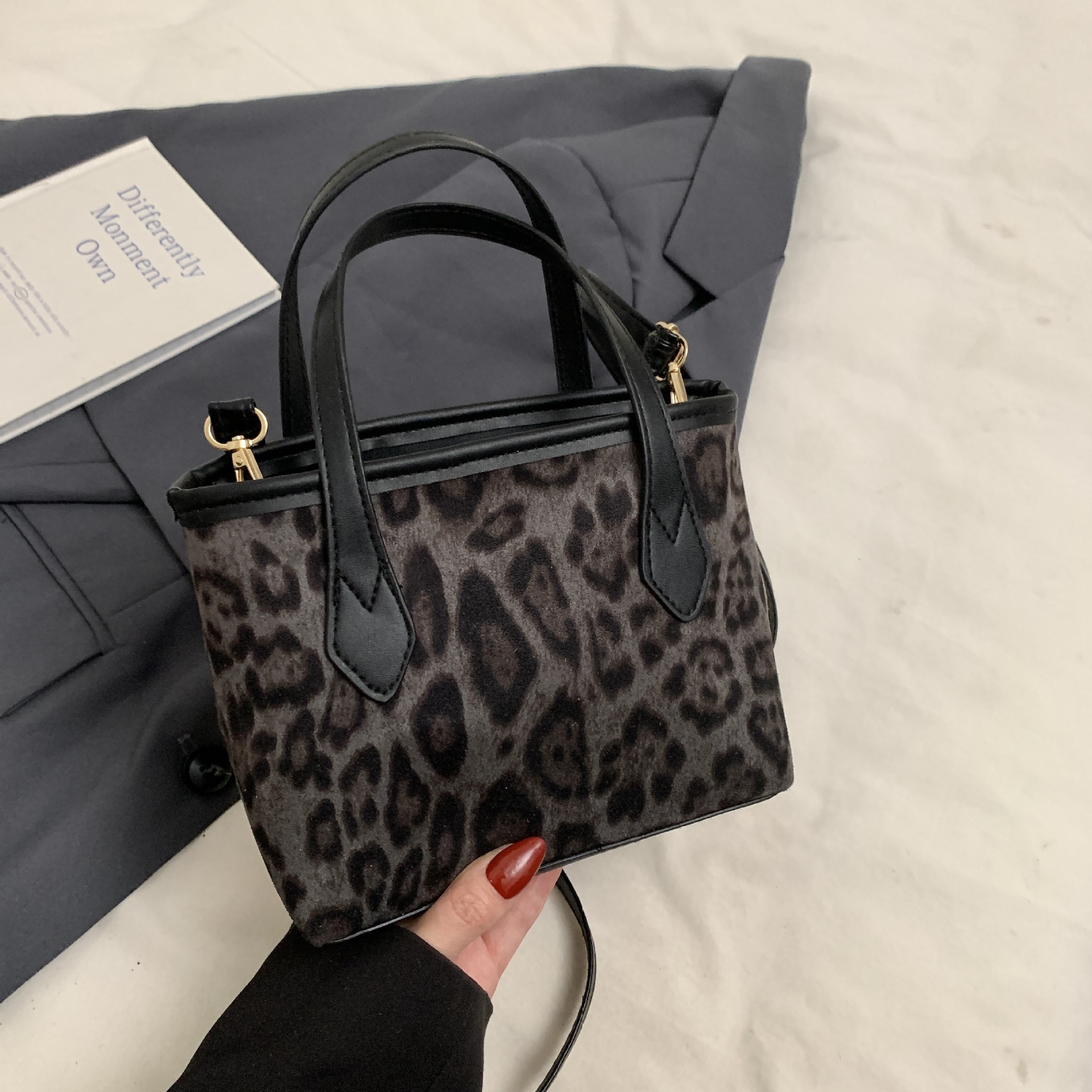 Otoño y invierno super caliente leopardo bolso de mano para mujeres 2024 nuevo bolso de mano de trabajo bolso de cubo de hombro