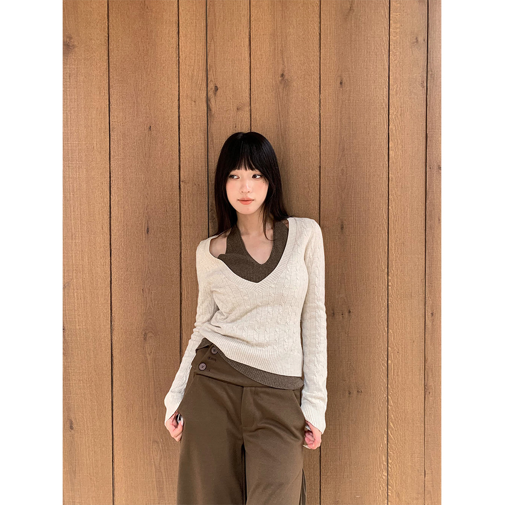 Yuyi's New 2025 Autumn and Winter Holiday Two-Piece Deep V Neck Knitwear for Women Spliced ​​Halterneck Long-Sleeved Knitwear for Women Cm1427