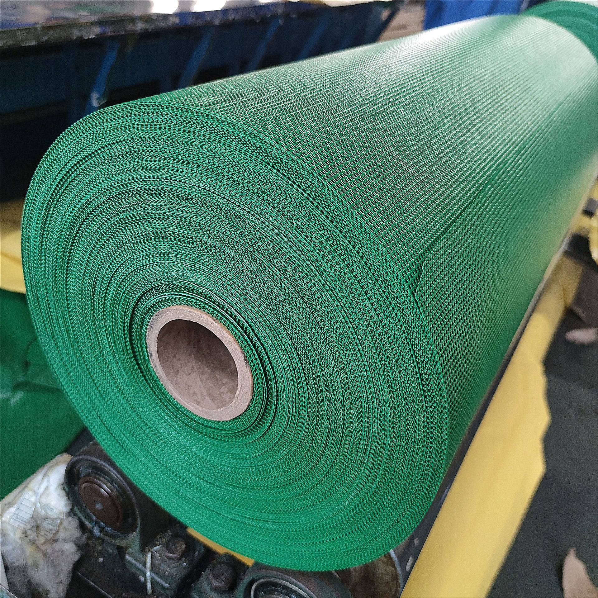 供应成卷3000D机织480克彩色PVC涂层网格布 耐撕破涂塑网孔眼布